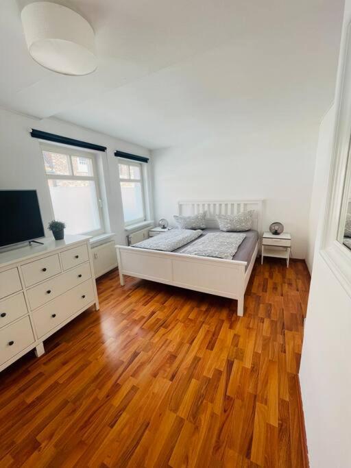 Zentrale Altstadtkoje Fuer Bis Zu 6 Personen Нойштадт  Экстерьер фото